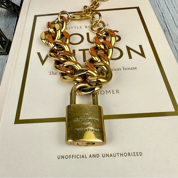 Louis Vuitton Chunky Cuban style vintage lock bracelet - Picture 3 of 4